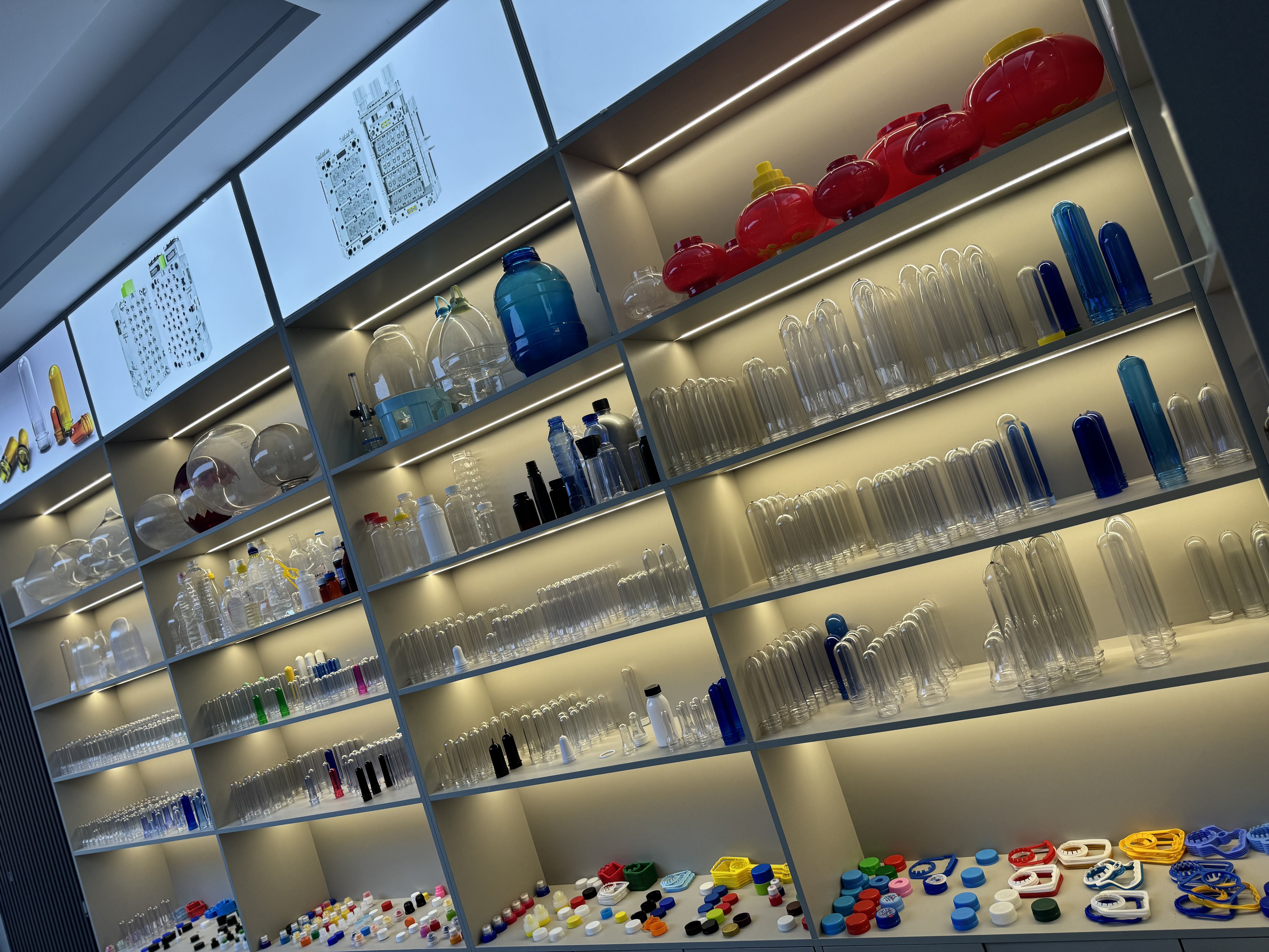 Hb556ec6853a34c32a91f72b510750c04B