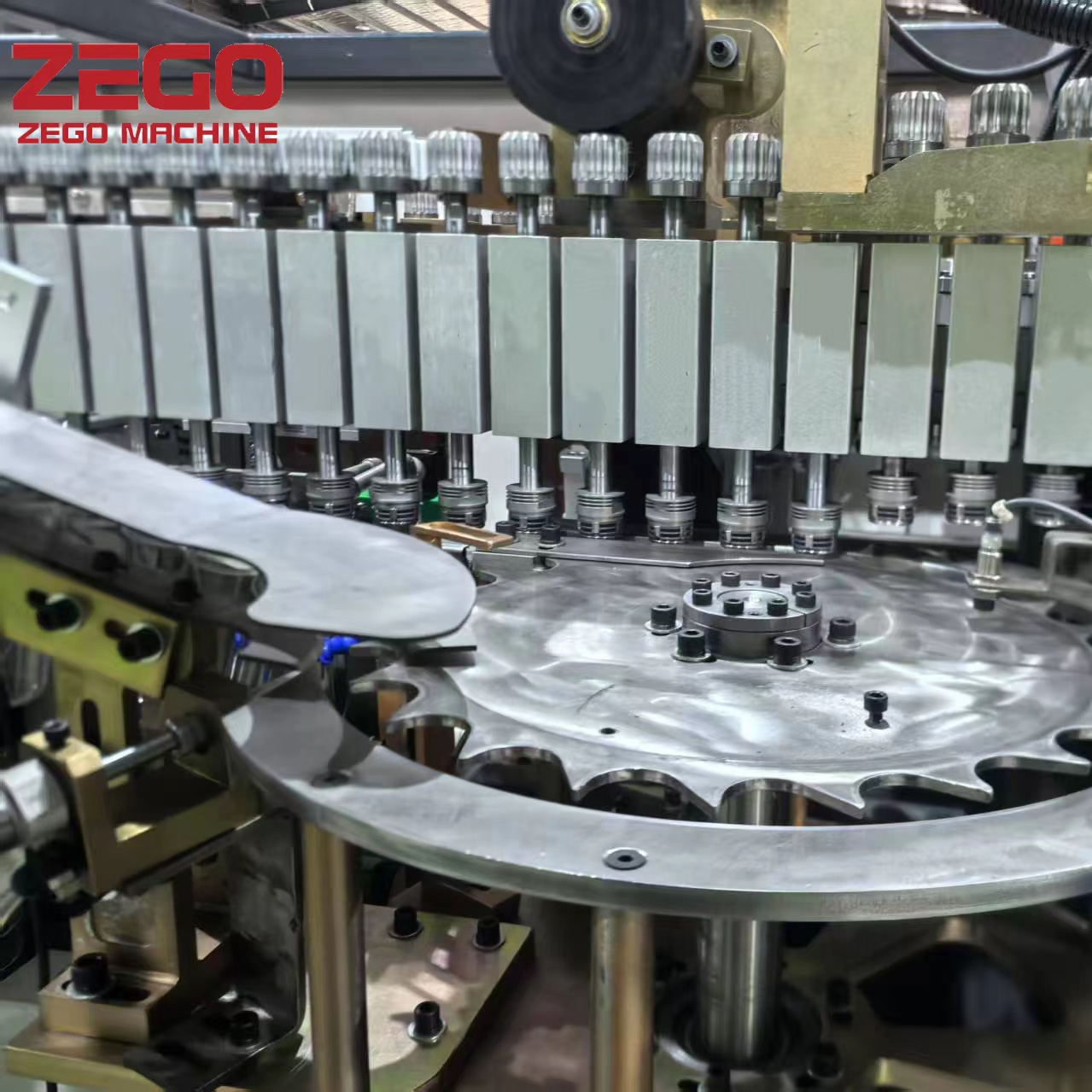 High Speed Adjustable Pitch 12000BPH Full Servo Automatic Bottle Stretch Molding Machine