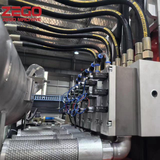 High Speed Adjustable Pitch 12000BPH Full Servo Automatic Bottle Stretch Molding Machine