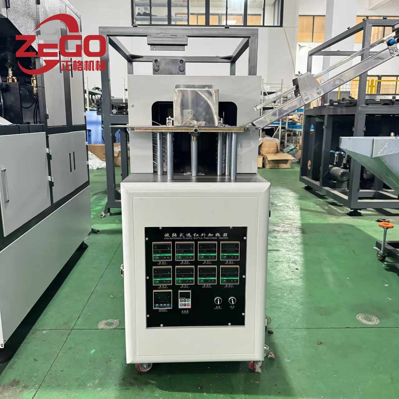 High quality 2300BPH 4 cavity semi automatic bottle blowing machine for 2L bottle 